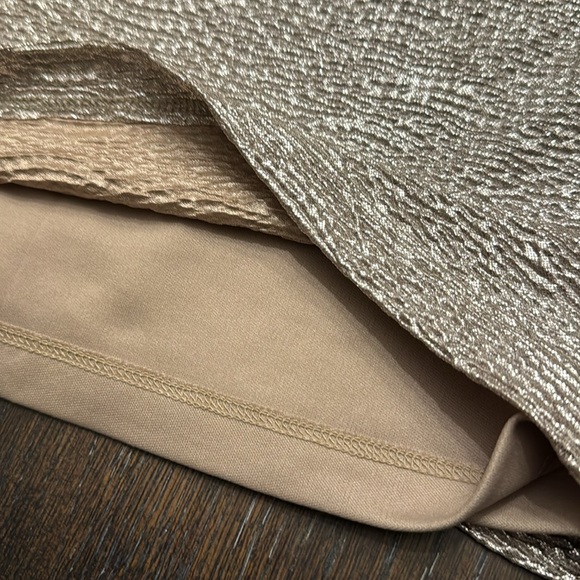 🟠 NWT GOLD FOIL MINI SKIRT SIZE LARGE - Picture 4 of 6